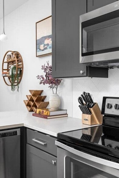 Building Photo - 5858 N College Ave