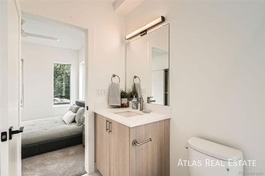 Building Photo - 115 W 2nd Ave