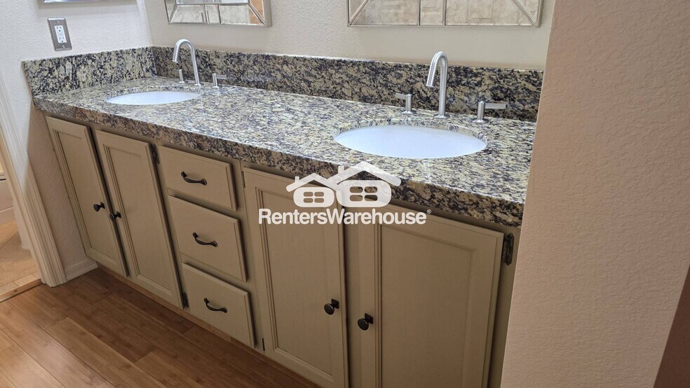 Building Photo - 311 E Suntree St