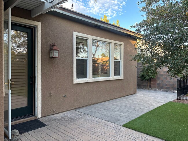 Building Photo - Stunningly Remodeled Single-Story Oasis in...