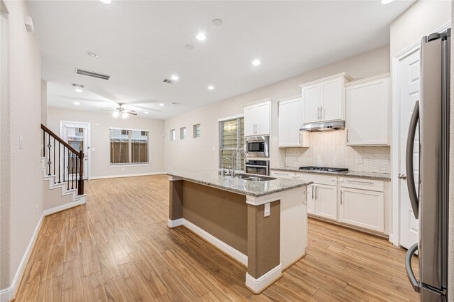 Building Photo - 10408 Quiet Courtyard Rd