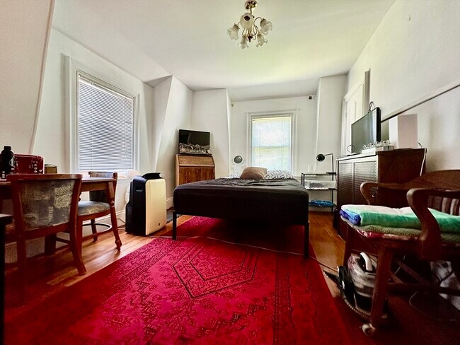 Building Photo - 393 Faneuil St