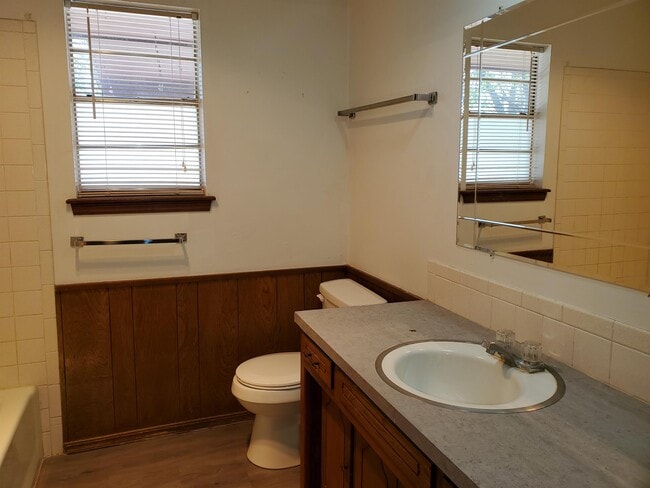 Building Photo - 709 Quapaw Dr