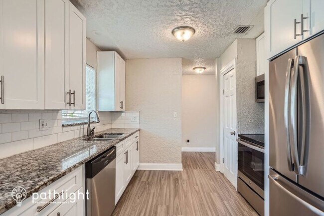 Building Photo - 4080 Bluefish Dr SE