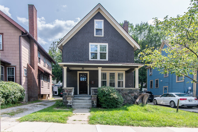 Building Photo - 701 S Division St