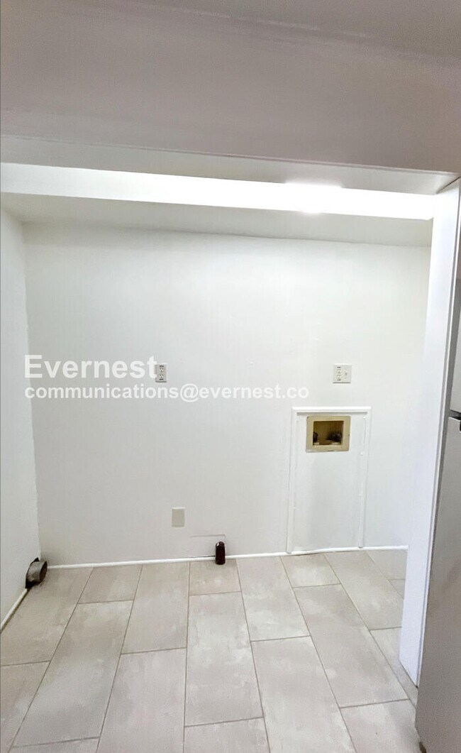 Building Photo - 15 Walker Ave