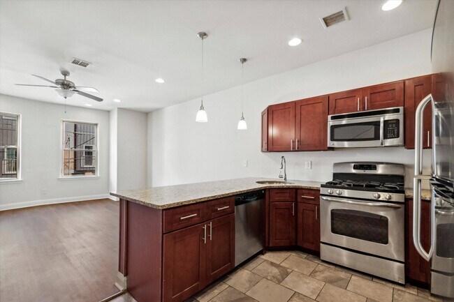 Primary Photo - 1906 N 18th St