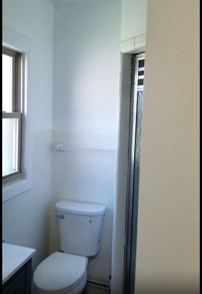 Building Photo - 5 Millers Ln