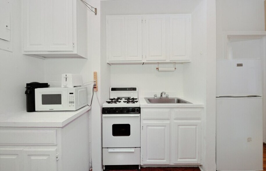 Building Photo - 649 9th Ave