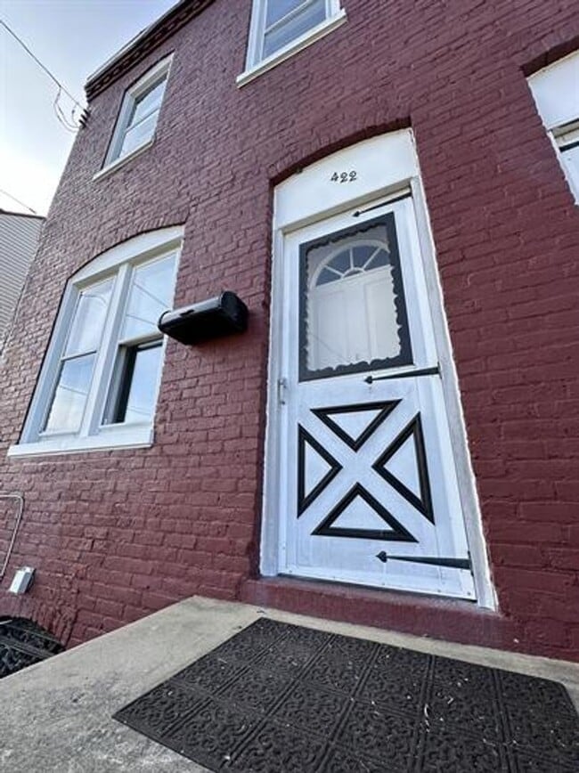 Building Photo - AVAILABLE FOR SHOWING NOW!!! 2BR/1BA  W/ Laundry Hook-Up!