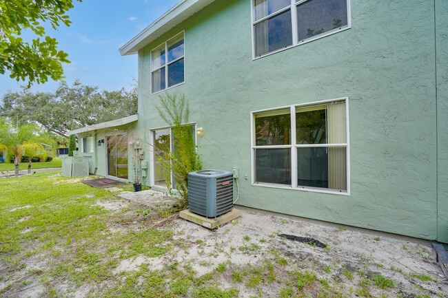 Building Photo - 1722 SE Balmoral Ct