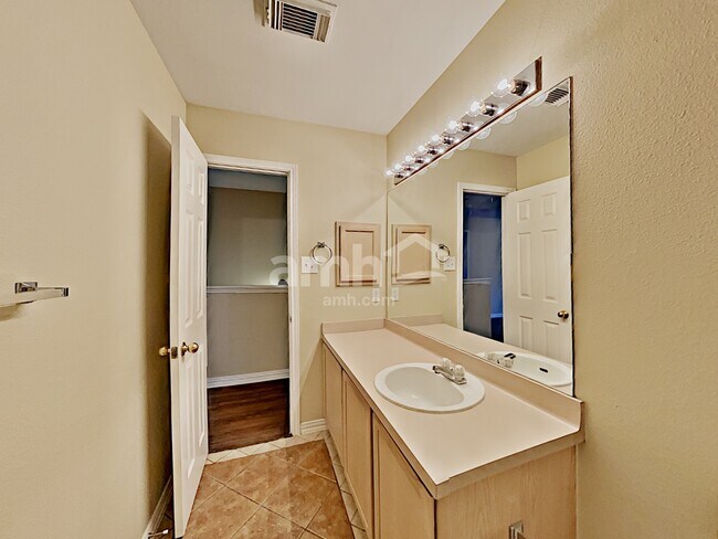 Building Photo - 4103 Chiselhurst