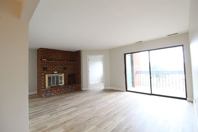 Building Photo - 1018 Blue Ridge Dr