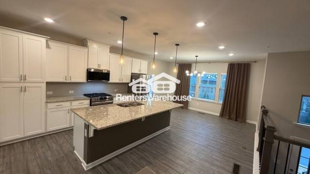 Building Photo - 328 Commons Ave