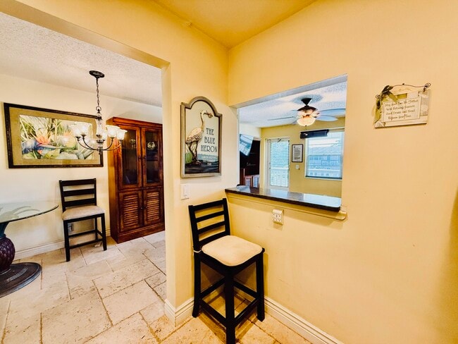 Building Photo - 159 Sussex H