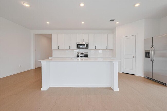 Building Photo - 26615 Coast Redwood Dr