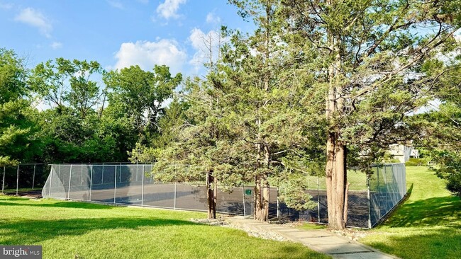 Building Photo - 305 Marten Rd