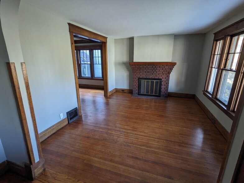 Building Photo - 487 Crescent Ave