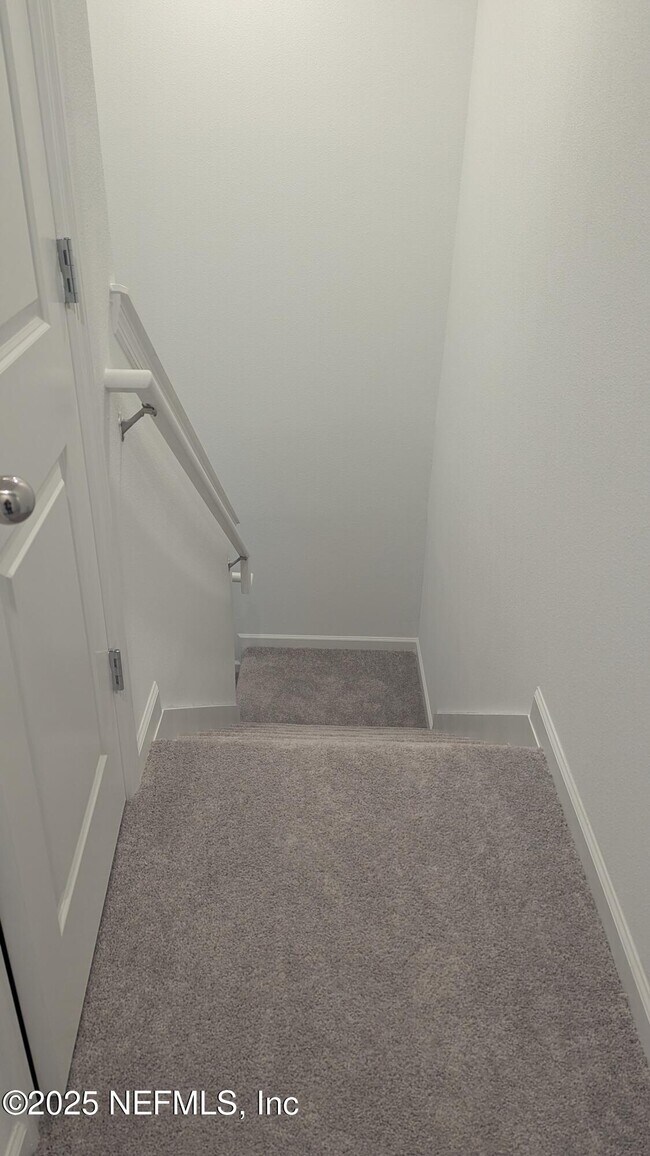 Building Photo - 559 Holly Lks Dr