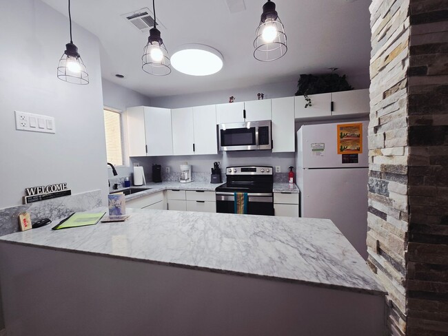 Building Photo - Fully Furnished 2-Bedroom Townhouse Near the Strip, UNLV & Airport