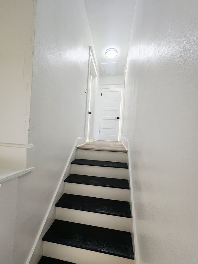 Building Photo - 426 Hazel Ave