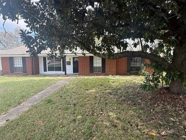 Building Photo - 141 Slade St