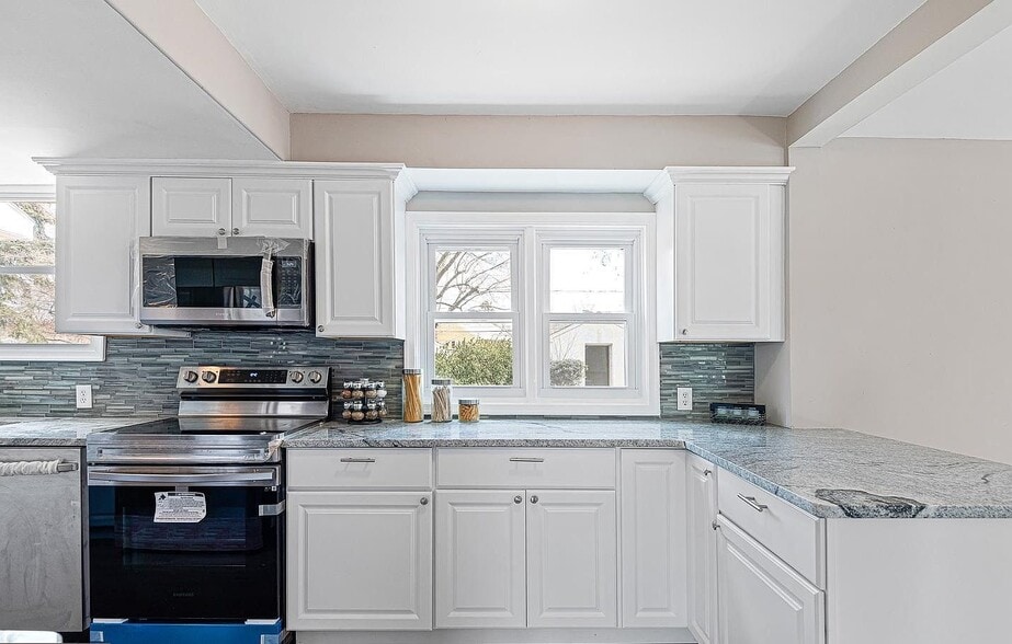 Building Photo - 1 Carlo Rd