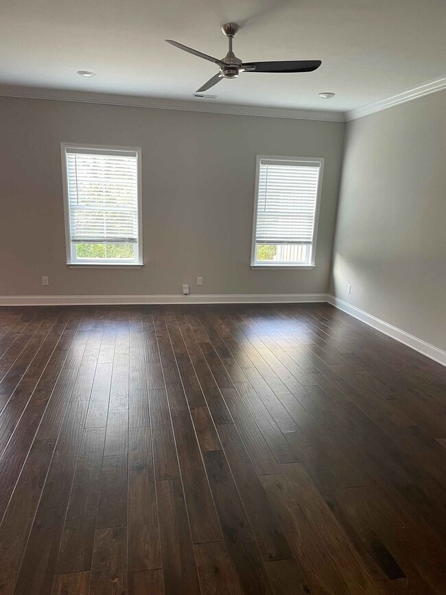 Building Photo - BEAUTIFUL TOWNHOME