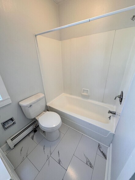 Building Photo - 317 S Main St