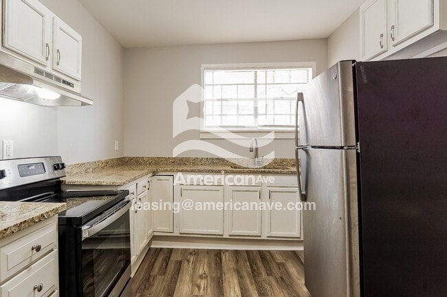 Building Photo - 608 Jerry Coleman St