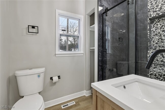 Building Photo - 133 N Pearl St