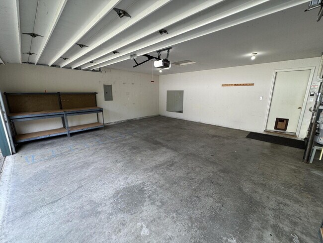 Building Photo - Ranch-Style, Milwaukie Home, Large Fenced Yard, Boat or Toy Storage, Gardeners Welcome