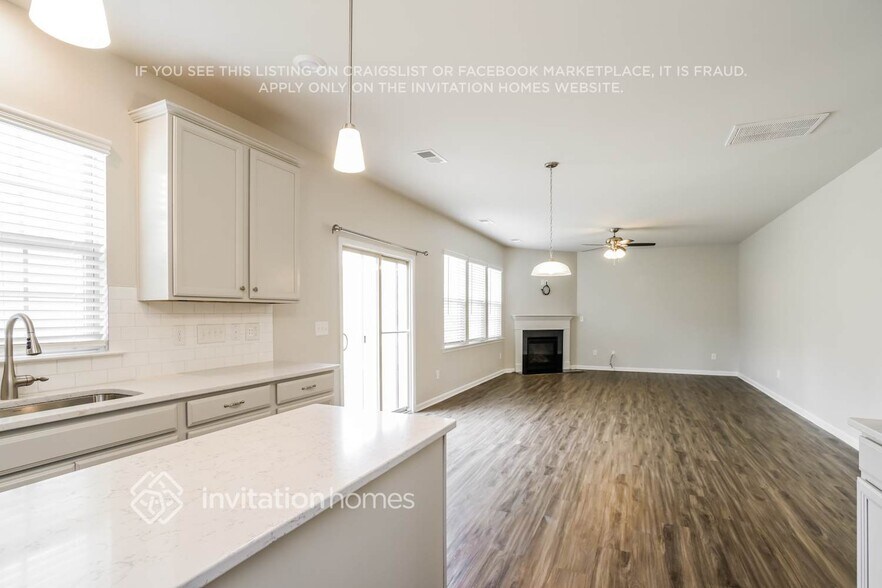 Building Photo - 16846 Cozy Cove Rd