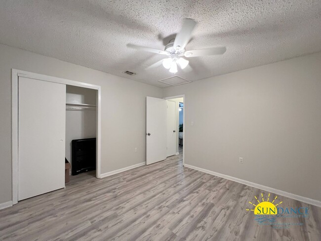 Building Photo - Renovated 3 bedroom in Fair Oaks Village o...