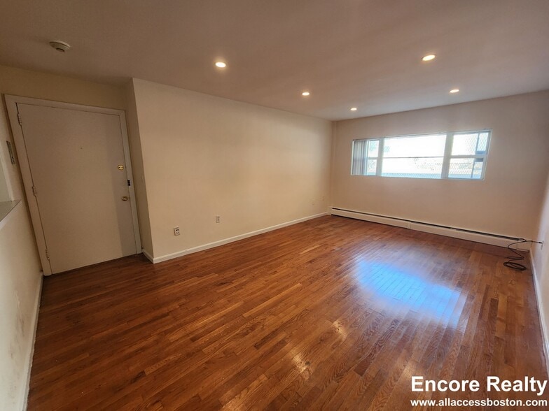 Building Photo - 34 Gardner St