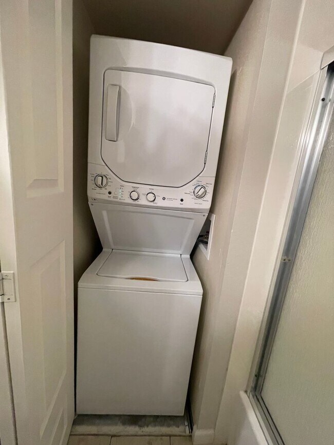 Building Photo - Beautiful Condo in Gated Community