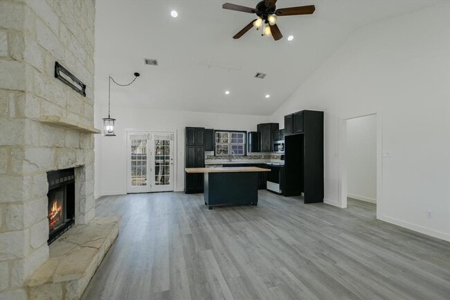 Building Photo - 6 Happy Hollow Ct