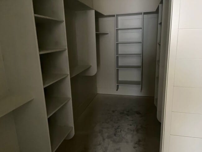 Building Photo - Awesome single story with 4 beds 4 baths and RV garage.