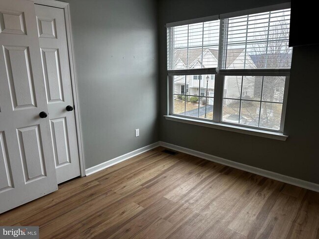 Building Photo - 2732 Shelburne Rd