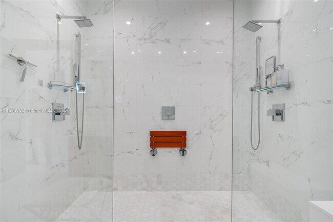 Building Photo - 900 Brickell Key Blvd