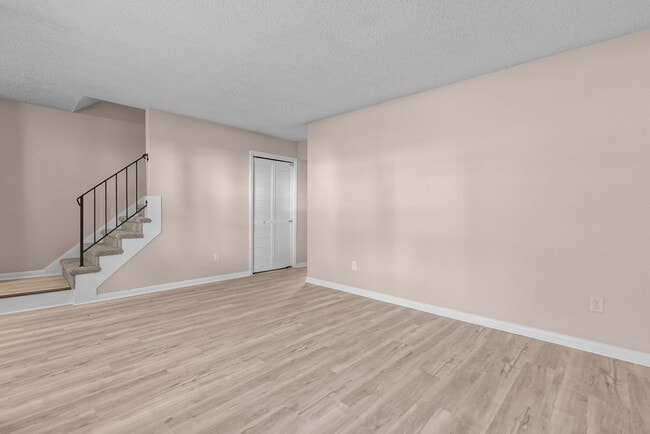 Building Photo - VB Townhouse 3 bedrooms