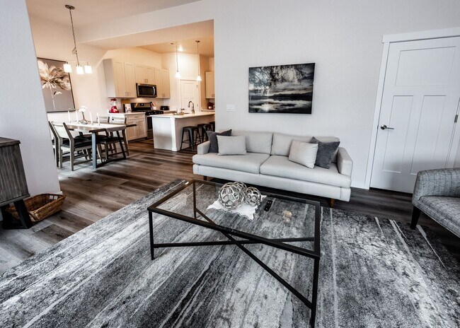 Building Photo - Fully Furnished 3 Bedroom 2.5 Bath Luxury Townhome by Garden of the Gods