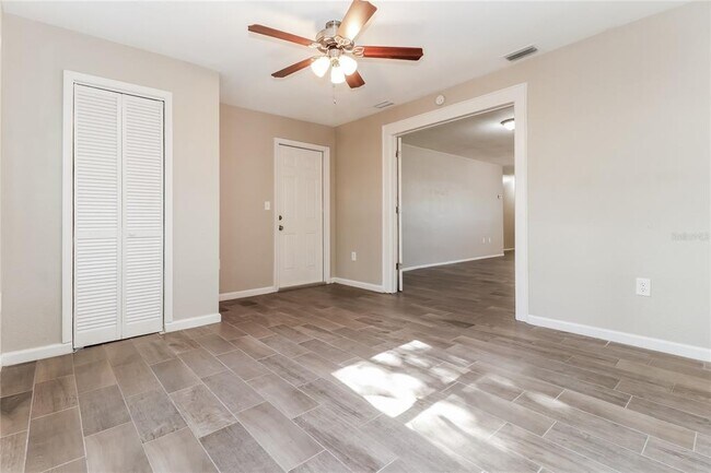 Building Photo - 7525 Foxbloom Dr