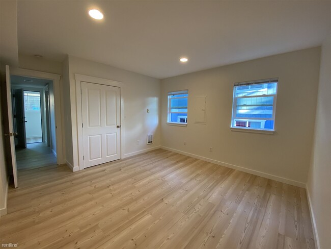 Building Photo - 4 br, 3 bath Triplex - 8120 Delridge Way S...