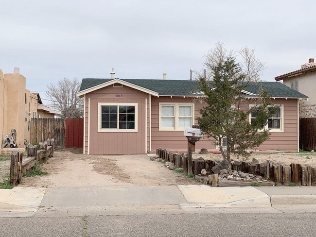 Primary Photo - 1007 Headingly Ave NW