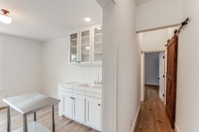 Building Photo - 1 Bedroom Duplex in Tobin Hill