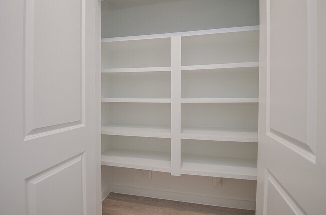 Building Photo - 7831 Sanremo Dr