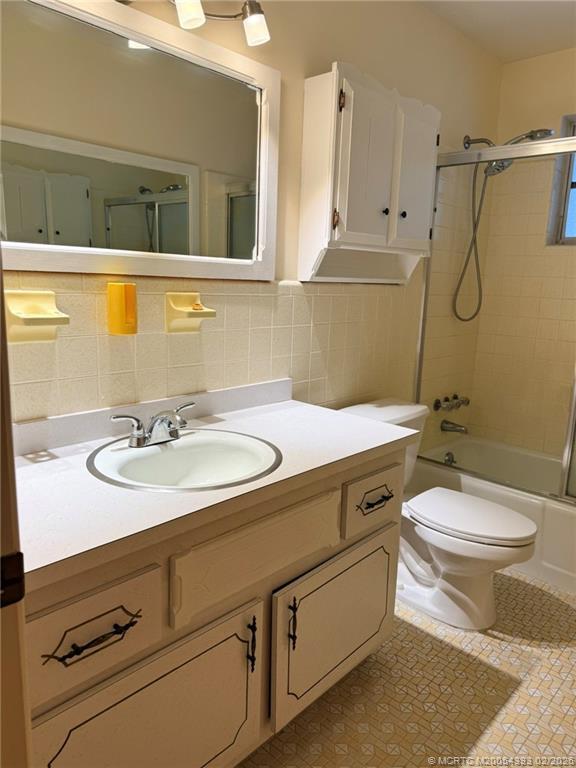 Building Photo - 2417 NW Holiday Ct