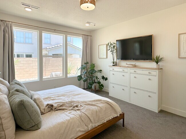 Building Photo - 5741 S Russet Sun Dr