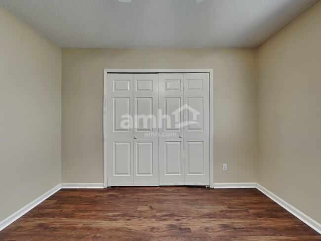 Building Photo - 14 Willow Lakes Dr